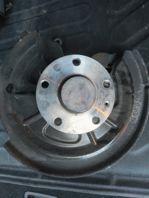 Vehicles East London Upper Walthamstow - East London - Photos for VW Touran Hub with bearing, n/side passenger