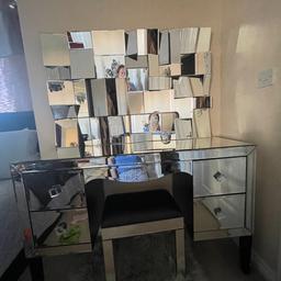 Vanity table with drawers and without mirror from next.
Comes with the chair, it’s from next aswell.
Only cash and collection.
Email: mariammehmet69@gmail.com