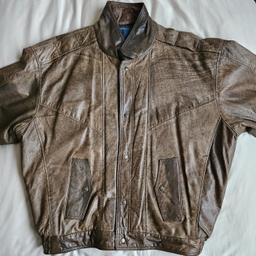 Excellent condition, can be worn as a denim lined leather jacket or a leather lined denim jacket.
Men's size large.