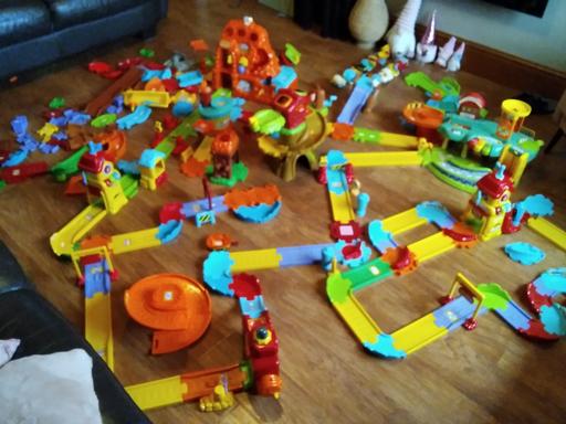 Buy & Sell Greater Manchester Bury - Photos for HUGE VTECH TOOT TOOT PLAY SETS