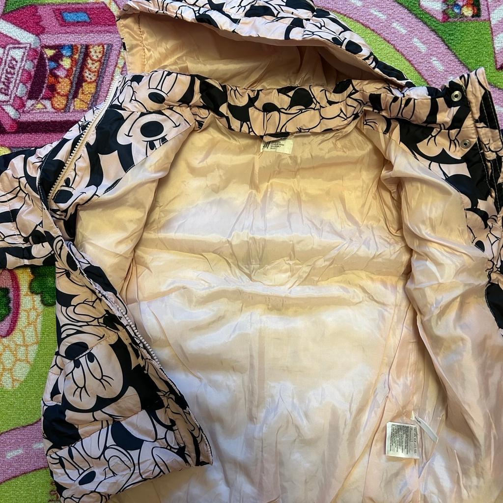Winterjacke für Mädchen, Marke H&M, Größe 122, getragen, aber sehr guter Zustand.

Versand möglich!
Nichtraucher und keine Haustiere!