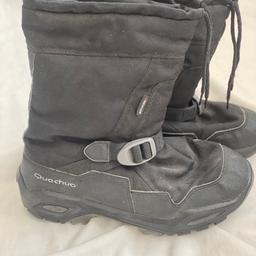 Black snow boots
Size 5
Excellent condition
Hardly worn