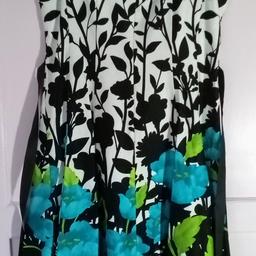 Jessica Howard Women's Floral Summer Dress Size UK16 Petite Black Sleeveless A-Line.

Be great to take on holiday to enjoy walks in the evening and dinner by the sea.

Please note dry clean only so you aware before purchasing.

Local collection preferred or can be posted out at extra costs.