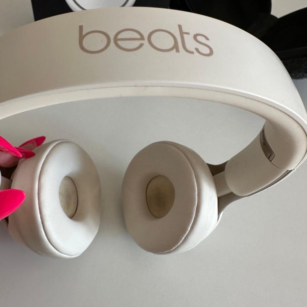 Verkauft werden gebrauchte Beats Solo Pro.

Kopfhörer vollfunktionsfähig & 2 Jahre alt.

OVP vorhanden

NP 215 €

Nichtraucherhaushalt - Keine Garantie & Gewährleistung