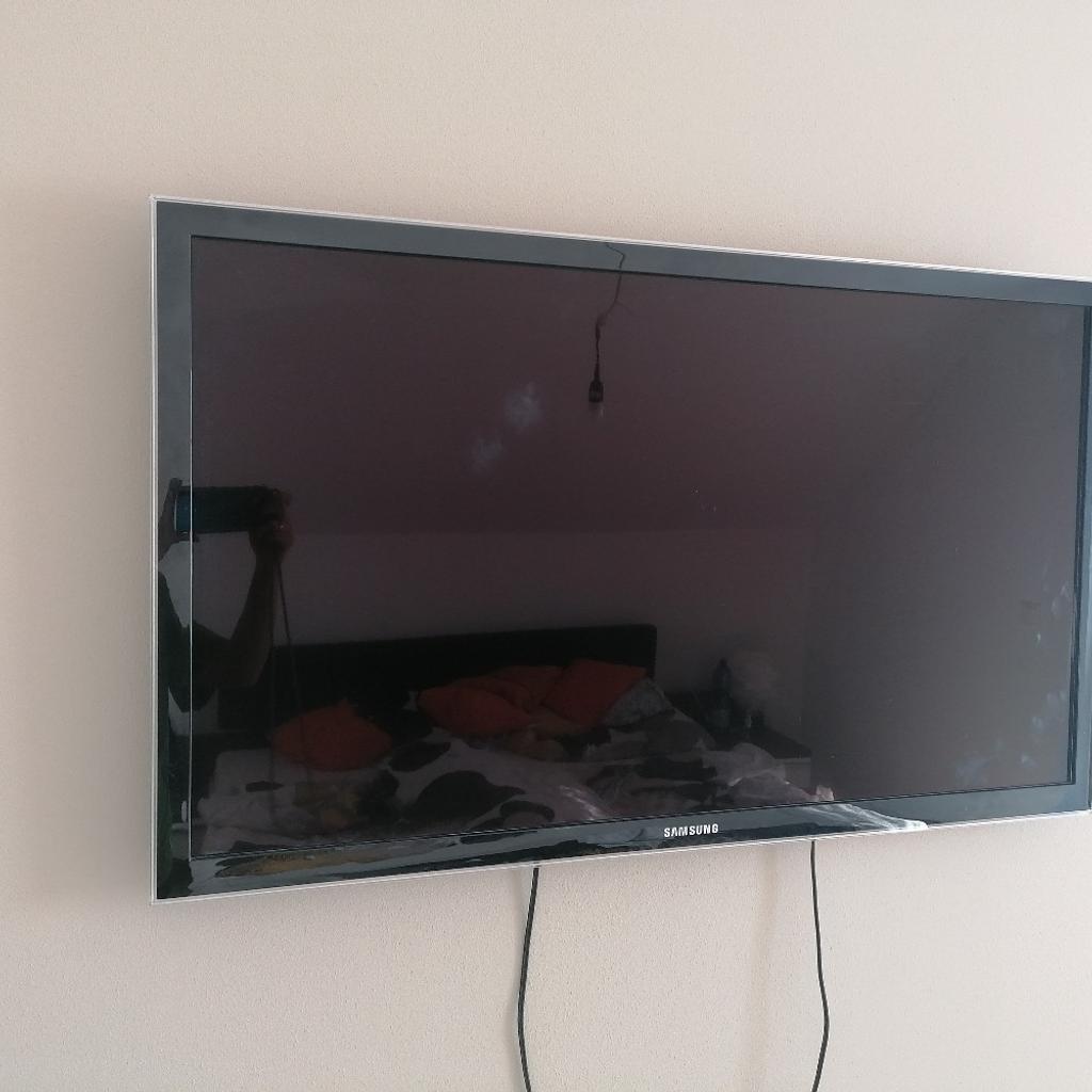 Wir verkaufen unseren Fernseh von Samsung mit 40 Zoll.
Er ist voll funktionsfähig per Kabel, ansonsten benötigt man einen WLAN Samsung Stick.

Der Preis ist nicht mehr verhandelbar.

Nur Abholung möglich