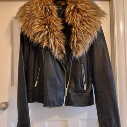 Miss Selfridges black jacket.
Removable fur collar. 
Good cond.
fy3 layton or can post for extra