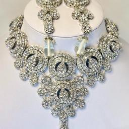 Indian Bollywood Style 925 Silver Plated Necklace Earrings Tikka CZ Jewellery
Gorgeous and elegant