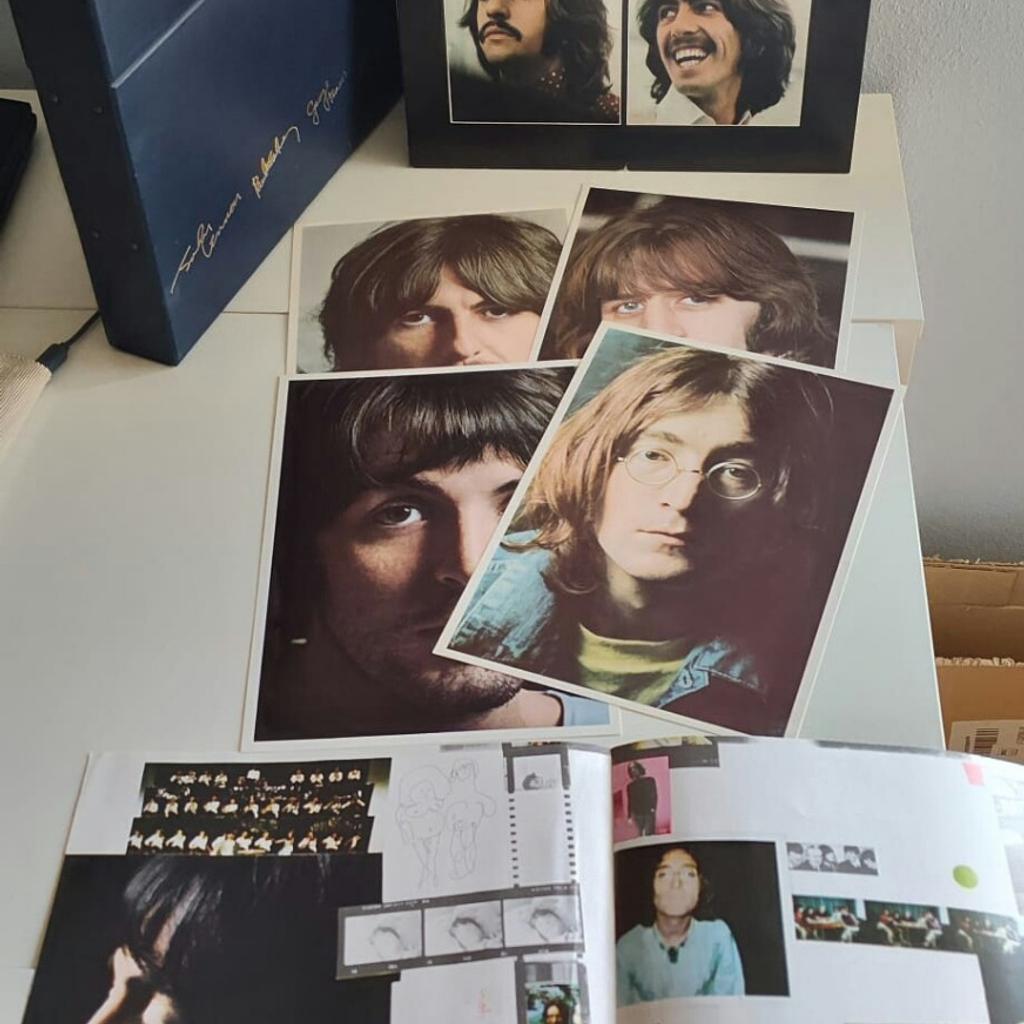 The Beatles Collection BOX 13 lp vinili + 4 cartoline e booklet
1979 prima stampa Italia
le condizioni sono meravigliose