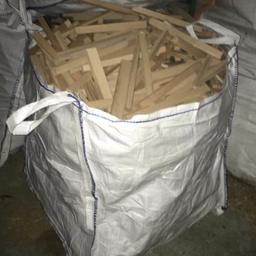 Brennholz trocken, Länge ca 30 cm, abgefüllt in bigbag Säcke je 55€, ohne bigbag 45€. Größe der Säcke 90*90*100cm