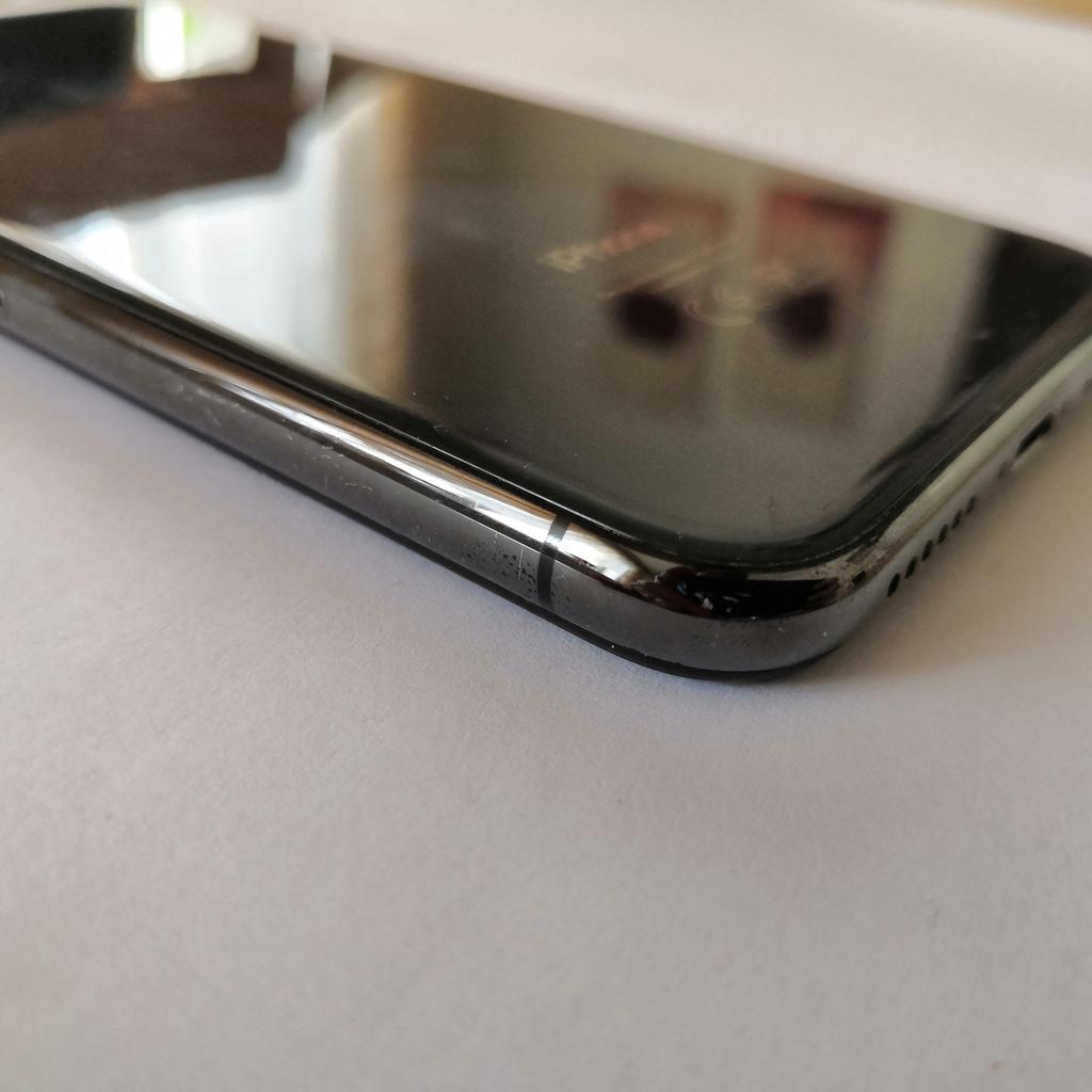 Apple iPhone X (iPhone 10) mit 64 GB Speicherplatz
offen für alle Netze - entsperrt
85 % Akkukapazität
Am Rahmen sind leichte Gebrauchsspuren vorhanden
Kamera (Frontkamera und Hauptkamera funktionieren)
FaceID macht nach Neustart Probleme
Display wurde ausgetauscht (Original Display laut Handyshop)
Höhe: 138,3 mm
Breite: 67,1 mm
Tiefe: 7,1 mm
Gewicht: 138 g
Nano-SIM
Betriebssystem: iOS 12
Retina HD Display
4,7" Widescreen LCD Multi-Touch Display (11,94 cm Diagonale) mit IPS Technologie
1334 x 750 Pixel bei 326 ppi
IP67 klassifiziert (bis zu 30 Minuten und in einer Tiefe von bis zu 1 Meter)
12 Megapixel Kamera
ƒ/1.8 Blende
Bis zu 5x digitaler

 Der Verkauf erfolgt unter Ausschluss jeglicher Gewährleistung. Der Ausschluss gilt nicht für Schadenersatzansprüche aus grob fahrlässiger bzw. vorsätzlicher Verletzung von Pflichten des Verkäufers sowie für jede Verletzung von Leben, Körper und Gesundheit. Keine Garantie, keine Rücknahme, keine Rückabwicklung, keine Rückgabe. Gekauft wie gesehen