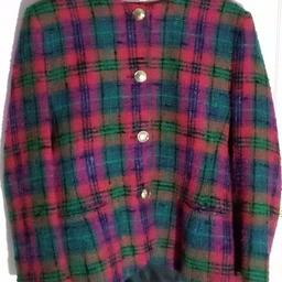 Vintage Marks and Spencer Tweed Jacket Suit Tartan.
Size UK16
Olde school Tartan design.
Rare as most listed are just the blazer.

Local collection preferred or can be posted out at extra costs.