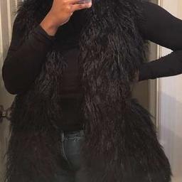 ZARA Faux Fur Vest black XS

Material: faux fur and 100% polyester lining on the inside.

Local collection preferred or can be posted out at extra costs.