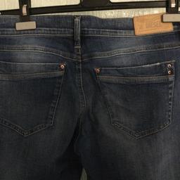Regular-Bootcut Jeans in der Größe W30,L32. Weitere Angaben siehe Foto.
Selten getragen. Versand gegen Aufpreis möglich