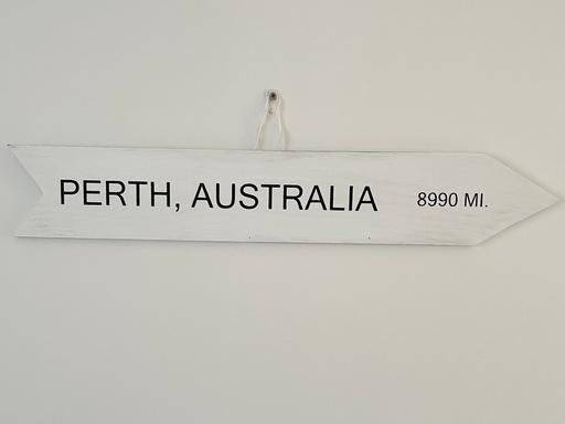 Buy & Sell Essex Thurrock - Essex - Photos for Perth, Australia Wooden Arrow Sign