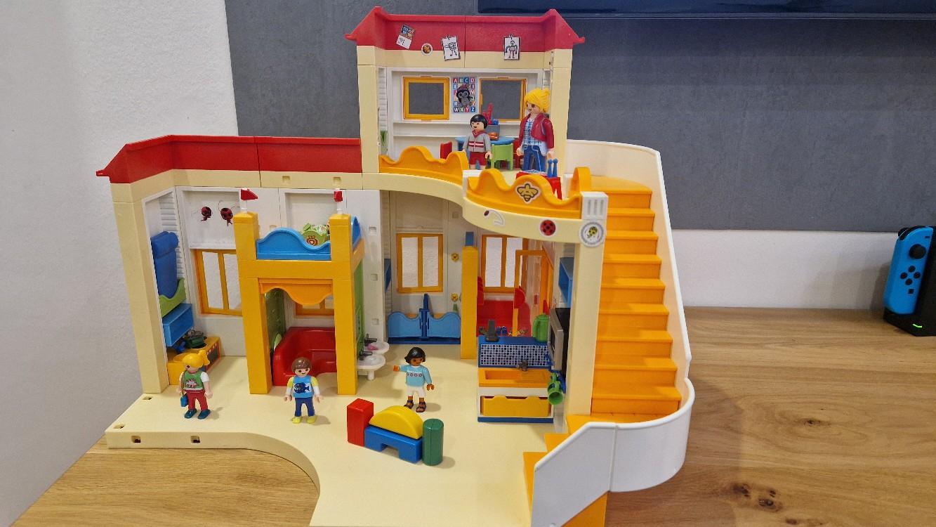  Playmobil Kindergarten Sonnenschein in 6200 Jenbach für € 45,00 zum Motiv 
