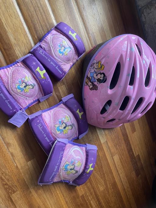 Buy & Sell West Midlands Walsall - Photos for Disney Princess helmet and pad set