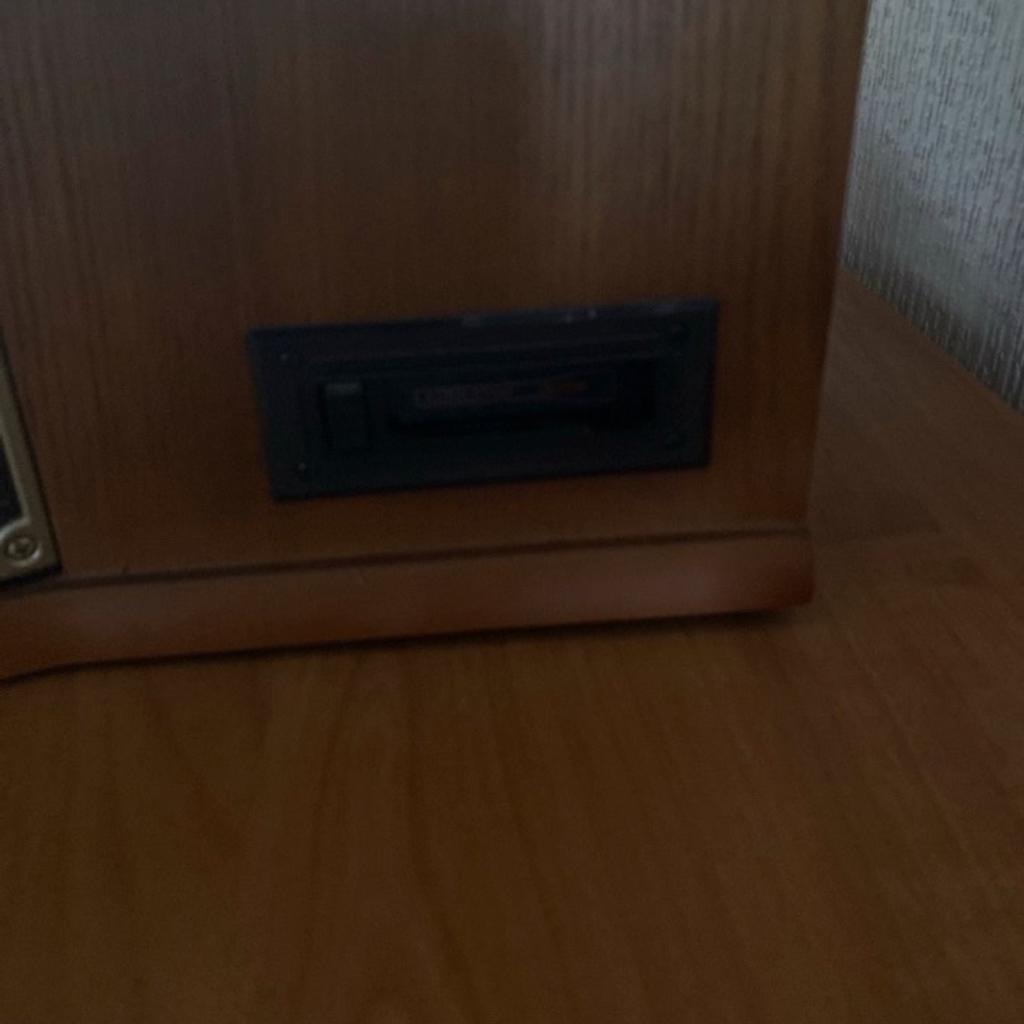 Verkaufe hier eine nostalgische Stereoanlage von Dual
Plattenspieler, Kassette und CD radio und USB Anschluss
Nur einmal benutzt
Leider keine Verwendung mehr

Neupreis lag fast doppelt so hoch

Kein Versand ( wenn, Empfänger zahlt )
Nur Abholung