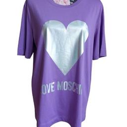 Love Moschino T-Shirt
Neu mit Etikett!
Größe: 44
Farbe: Lila-Silber
Achsel zu Achsel: 56 cm.