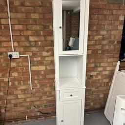 White bathroom cabinet tall. Minimal signs of use.

2 available if interested.

40 x 190 cm