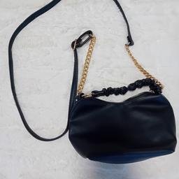 Little ruched bag
Black with Gold metalware
Hand or shoulder strap