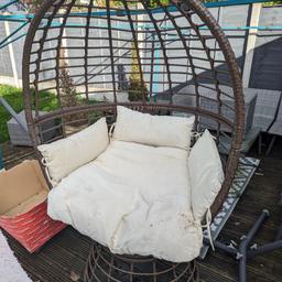Needs a clean up but very comfy!

free to collect