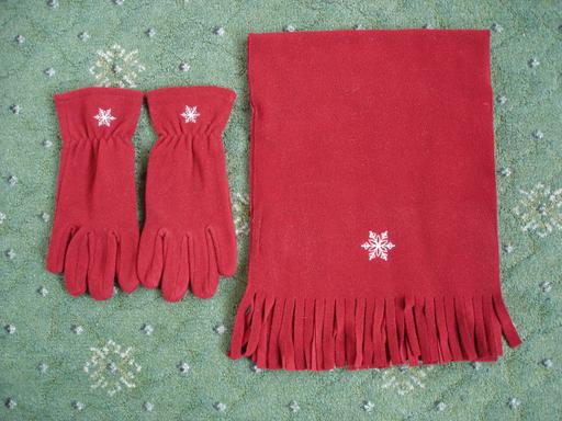 Buy & Sell West Midlands Wolverhampton - Photos for RED SCARF WITH MATCHING GLOVES