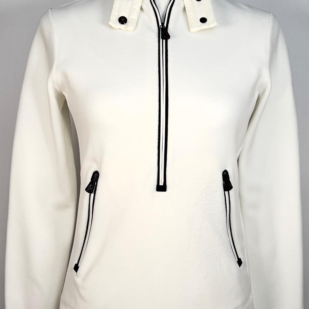 Moncler Grenoble Sweater
This sweater jacket is in excellent condition with no signs of wear. However, there is a small material scratch near the Zipper pocket area from storage as shown in the last picture
Color: Off-white
Size: S
Made in Italy