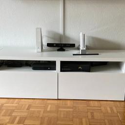 Sideboard Besta von IKEA
Masse Total 240 x 40 x 38 cm (L / H / B)

Korpus / Schubladen / Tablare weiss
Türen schwarz marmoriert

Top Zustand
Neupreis mehr als CHF 500.-

Abholung bis am 28. April 2024 möglich.
