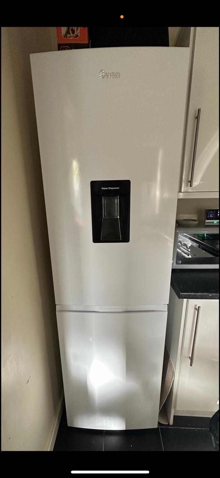 Swan Fridge Freezer with Water Dispenser in WV14 Wolverhampton für 200