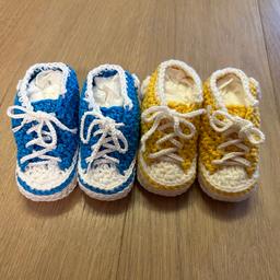 Gehäkelte Babyschuhe aus Merinowolle (gelben Schuhe) bzw. Baumwolle (blaue Schuhe)
€10/Paar