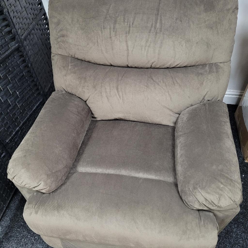 Manual Recliner Chair Armchair Sofa Suede Fabric Seater Cinema Seating
Light brown chocolate

Original colour is in the last pictures

Very nice and comfortable sofa

Local delivery available for extra cost depending on your post code