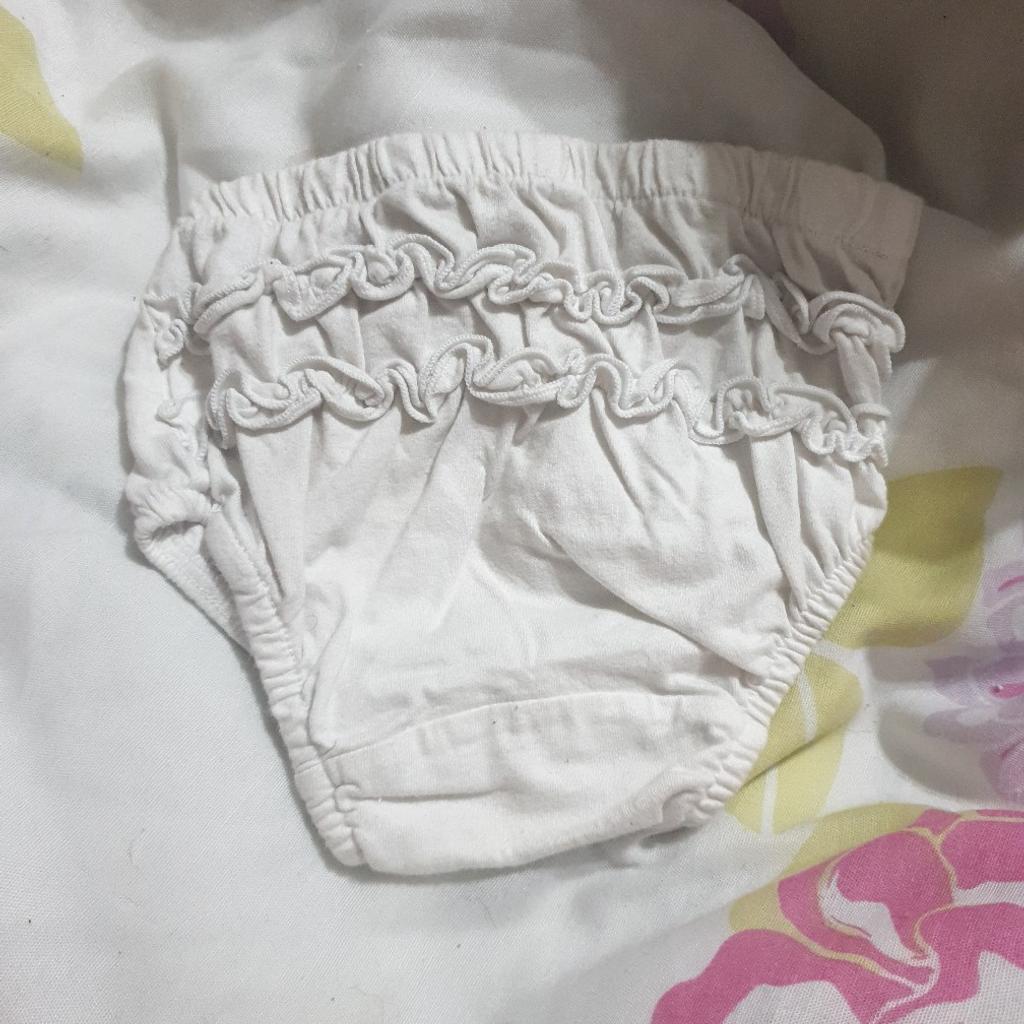F&F dress knickers
The frills are on the back
These go over babies nappy under dresses or skirts
very cute for weddings or christenings
12-18 month