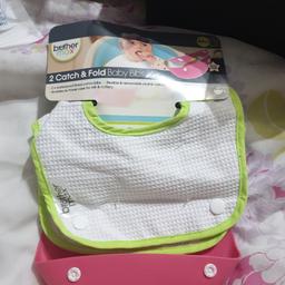 baby feeding bibs
4 month plus
2 pack brand new
BPA free
waterproof lining
with flexible and removable crumb catcher
the crumb catcher doubles as a travel case for bib and cutlery