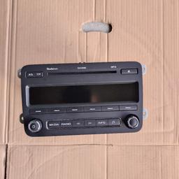 Zum Verkauf steht ein originales Autoradio aus einem Skoda Rapid.
Radio ist voll funktionsfähig, wurde aufgrund Umbau zu Touchscreen-Radio ausgebaut.
5J0035161D
Preis ist VHB