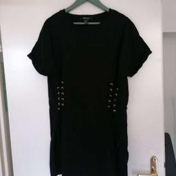 schwarzes Kleid mit seitlicher Schnürung
Größe: L
Marke: Forever 21