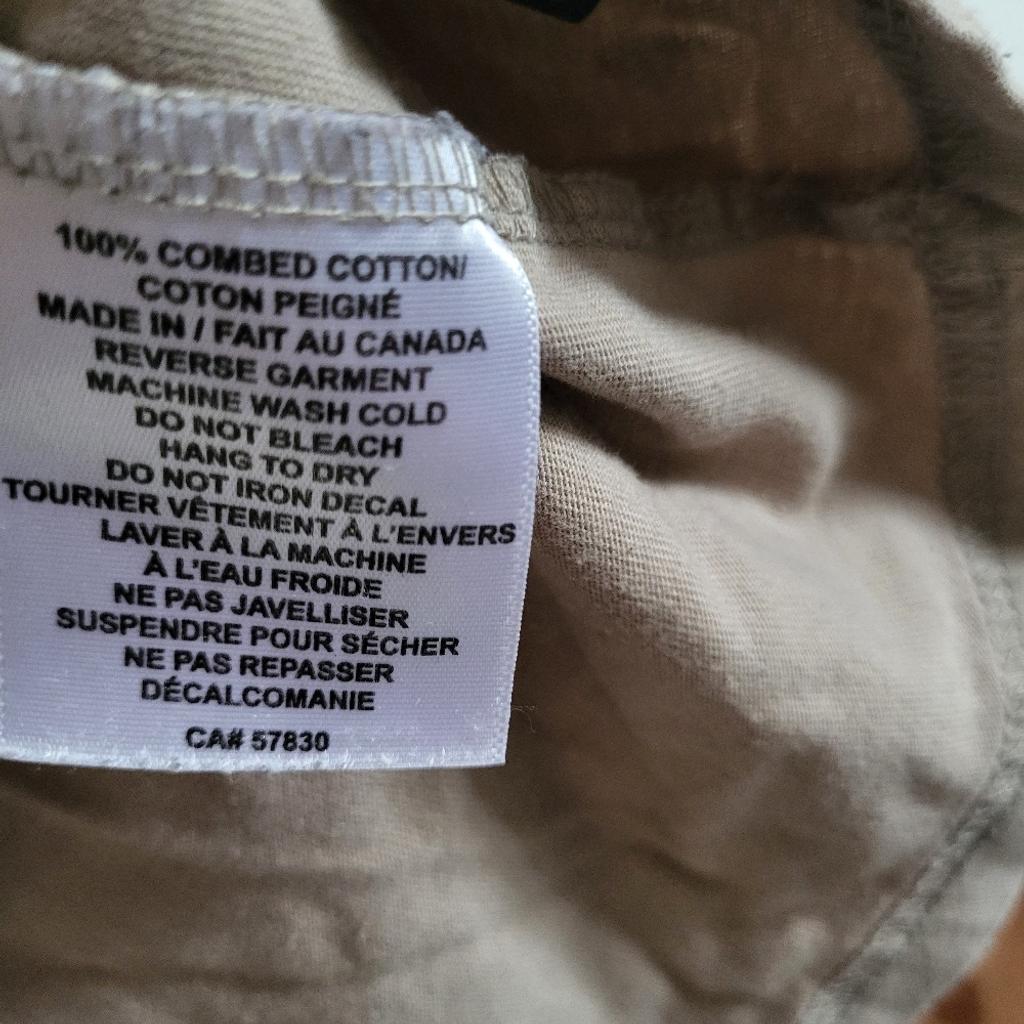100% cotton. Made in Canada.

Has been washed and cleaned. Some fading on collar and both armpits area, see pictures for details. Overall is in good condition.

Thanks for watching. Please see my others items.