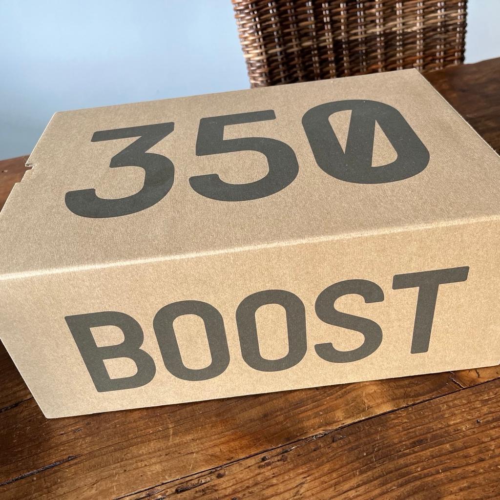 YEEZY BOOST 350 V2 Desert Sage wurden bei Adidas über Confirmed erworben!
Box ist dabei!
Größe: 46 2/3
Wurden nur 1 mal kurz getragen!
Sehr guter Zustand!