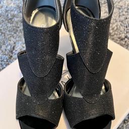 Ladies black catwalk shoes size 6 excellent condition