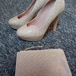Gold Glitter Shoes and Bag
Shoes Size 3 (35.5) 
Both from Next
Worn only once at a prom
Perfect Condition