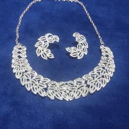 Beautiful silver necklace set with earrings was £18 now £14 only