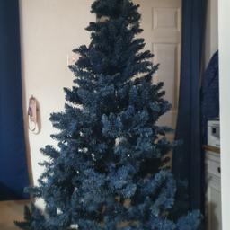 Beautiful 6ft Navy chriatmas tree from Next.Only used once and stored in a bag so in excellent condition.
432 tips,flocked finish
Height 180cm
Width 96cm
Depth 96cm
Easily assembled.Three sections just slot in to one another.
Bag included, lights and decorations are not included
Collection only