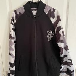 F2D AZTEC FEATURE BOMBER JACKET (reversible). Men's size Medium. Worn (signs of wear & tear). Price quoted or best offer. Free collection or paid delivery (estimate £3.00-£4.50). Will include free delivery if full set price is paid. Based in Solihull B92 area. No refunds