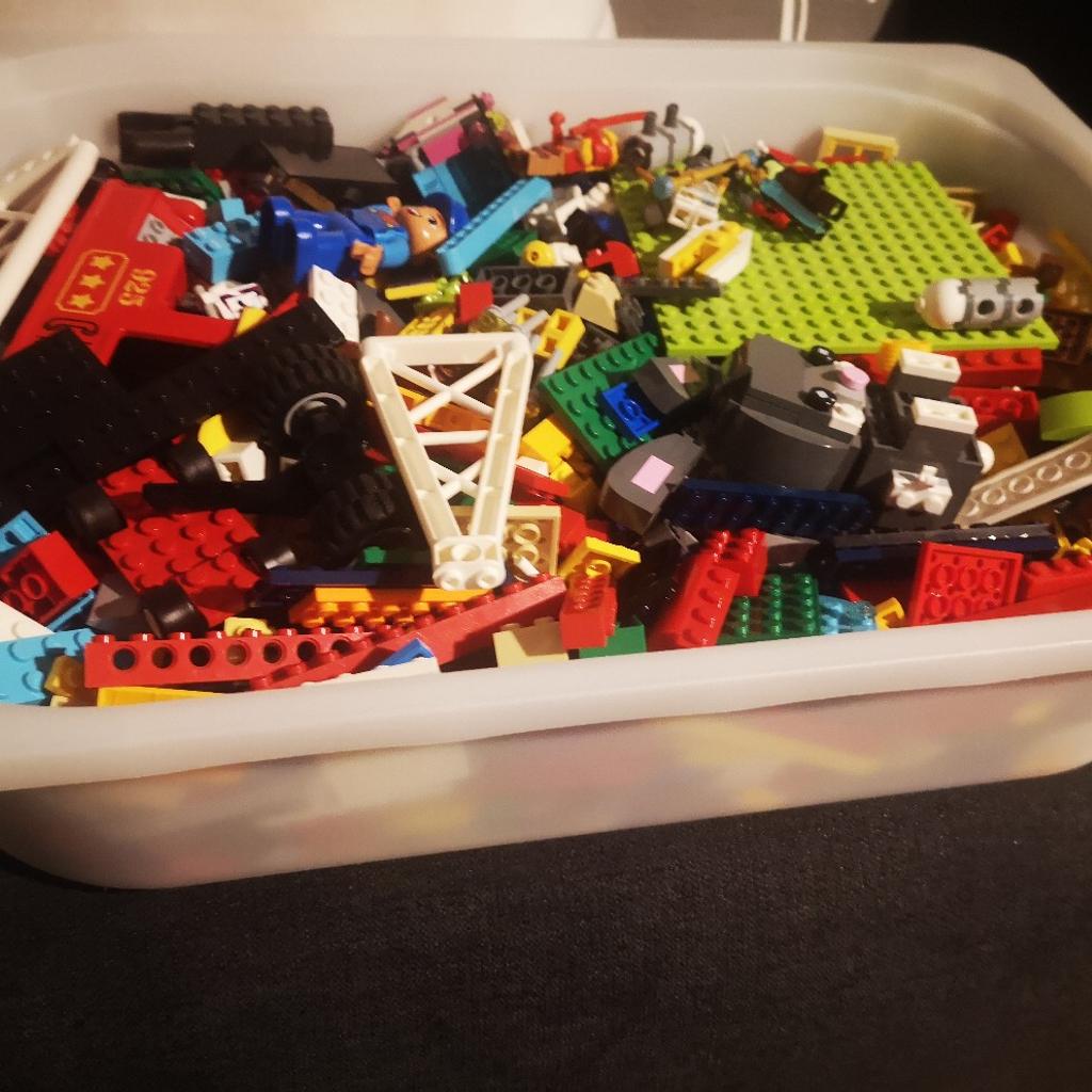Kommplette Legostein Kiste für tolle Ideen zum Bauen. Laßt Euren Kindern ihre Phantasie freien Lauf!!!!!!