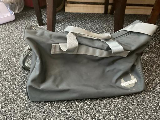 Buy & Sell Leicestershire Leicester - Photos for Used: INVICTUS pocorabanne shoulder gym bag