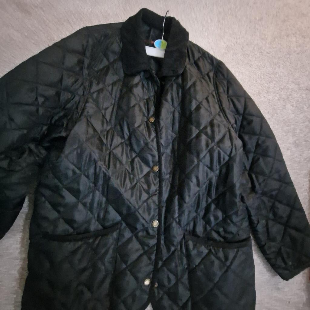 Black padded jacket and black Gilet, both items are matching together. Both are very warm and comfortable to wear. Both have pockets, and the gilet has a zip. In good condition. Size small, but it's a very big small, more like a medium. Both are sold together and can be sold separately, but it's more expensive.
Collection Preferred but can be posted