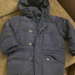Boys Benetton coat navy blue 
Aged 3 to 4 years, £10 
Brand new,Never been worn