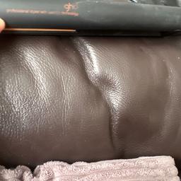 Ghd hair straighteners
Model number 4.2b
On/off slide switch
150 watt heats up quickly
Only selling as I bought these for backup holidays etc. but never used them much so just sat there
£40 each Ono got 2 pairs of these for sale.