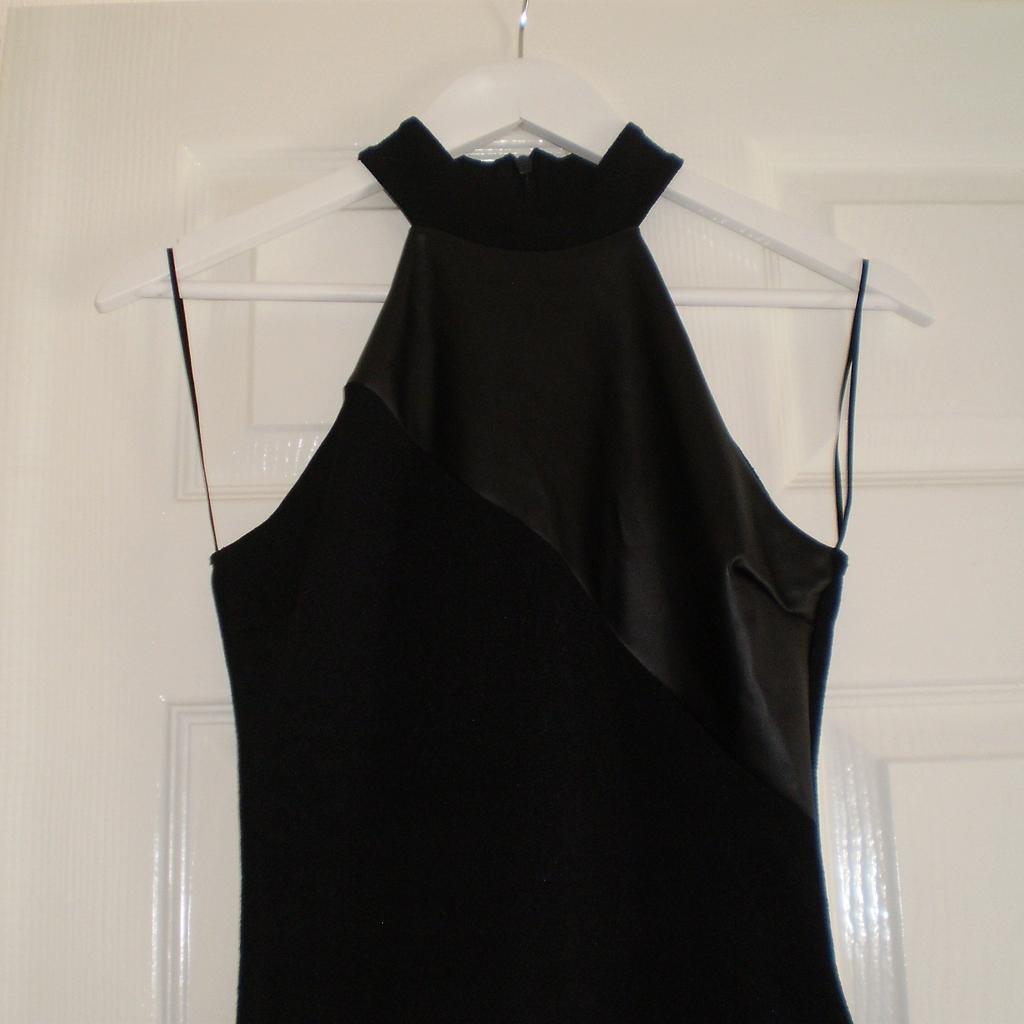 Dress „River Island“ Vamp

Black Colour

 New With Tags

Actual size: cm

Length: 87 cm – 93 cm

Length: 63 cm from armpit side

Volume hand: 39 cm from neck

Volume neck: 30 cm – 38 cm

Breast volume: 72 cm – 81 cm

Volume waist: 58 cm – 68 cm

Volume hips: 76 cm – 90 cm

Size: 8 ( UK ) Eur 34

Main: 95 % Polyester
 5 % Elastane

Contrast: 92 % Polyester
 8 % Elastane

Lining: 100 % Polyester

Made in United Kingdom

Retail Price £38.00