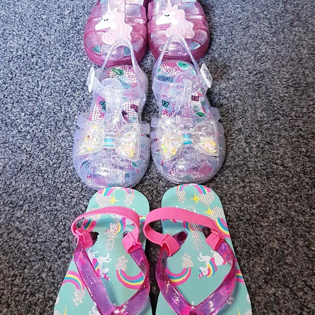 X3 Pairs of toddlers girls sandals/flip flops. Infant size 5/6.

Flip flops are brand new, clear jelly shoes worn once, pink jelly shoes been worn a fair few times. Excellent condition.

Can post or collection S12
