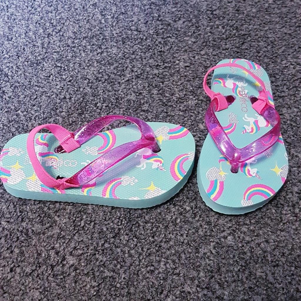 X3 Pairs of toddlers girls sandals/flip flops. Infant size 5/6.

Flip flops are brand new, clear jelly shoes worn once, pink jelly shoes been worn a fair few times. Excellent condition.

Can post or collection S12